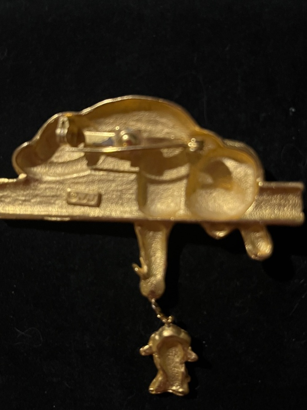 Gold-Tone Cat Brooch Duo – Playful Cat & Fish Pins - Picture 5 of 5